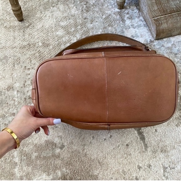 Banana Republic Tan Leather Handbag - Picture 4 of 10